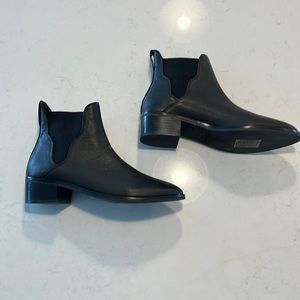 Solusos New without box or dust bag no tags size 8